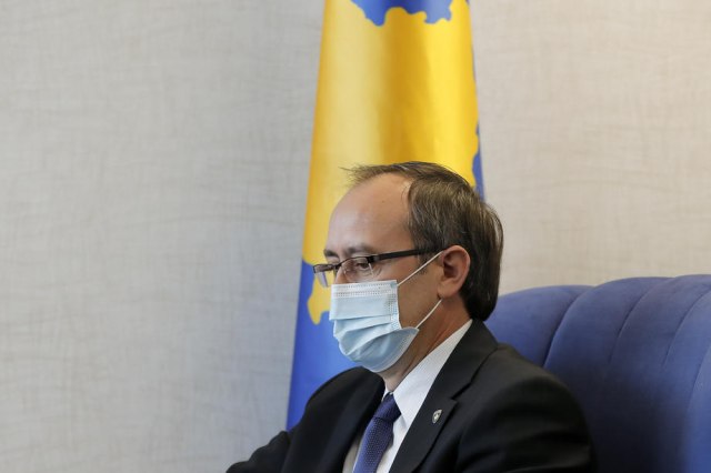 Hoti se usprotivio odluci da se Vuèiæu zabrani ulazak na tzv. Kosovo