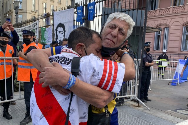 To može samo Maradona – navijaèi Boke i Rivera u zagrljaju FOTO