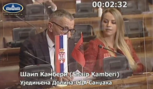 Poslanik doneo zastavu Albanije u Skupštinu Srbije; "Ne, nemamo toleranciju" VIDEO