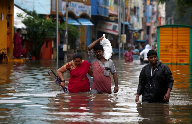 Tokom ciklona u Indiji stradalo najmanje pet osoba