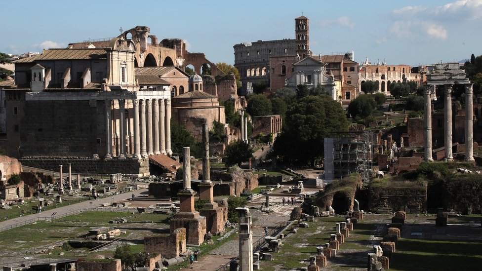"Molim vas, oprostite": Turistkinja vratila u Rim ukradeni drevni mermer