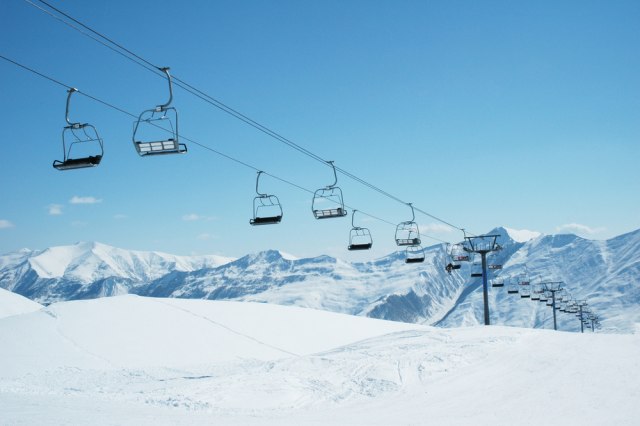 Skijališta ostaju otvorena uz primenu mera: "Situacija mnogo lakša, još se može skijati"