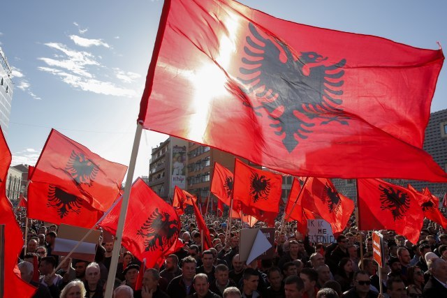 Priština okiæena zastavama Albanije