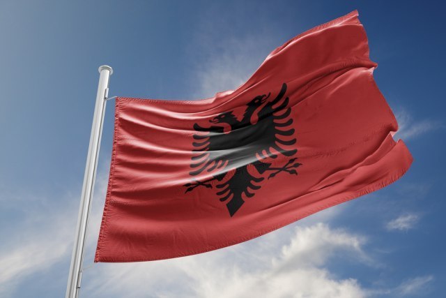 Albanske zastave u Crnoj Gori - "Moguæe kazne ako ne okaèite"
