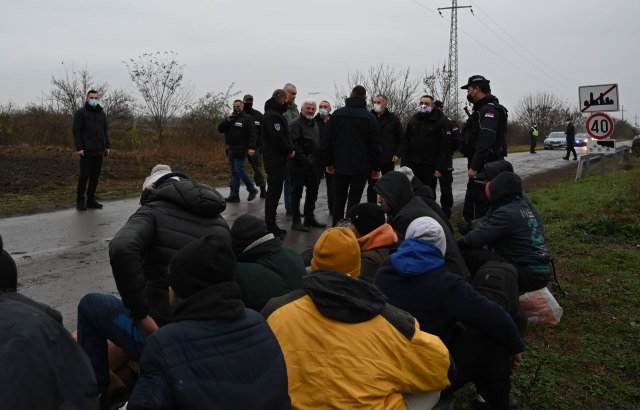 Vulin: Akcijom MUP-a oko 450 migranata vraæeno u kampove i prihvatne centre