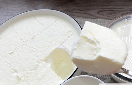 Napravite kiselo mleko: Biće toliko čvrsto da ćete moći da ga sečete nožem!