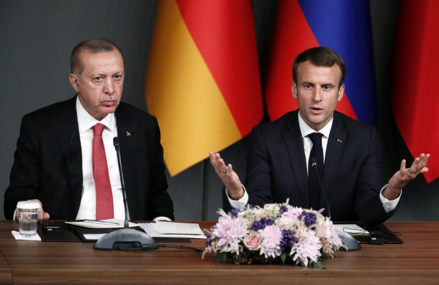 Erdogan: "Nadam se da æe se Francuska što pre otarasiti Makrona"