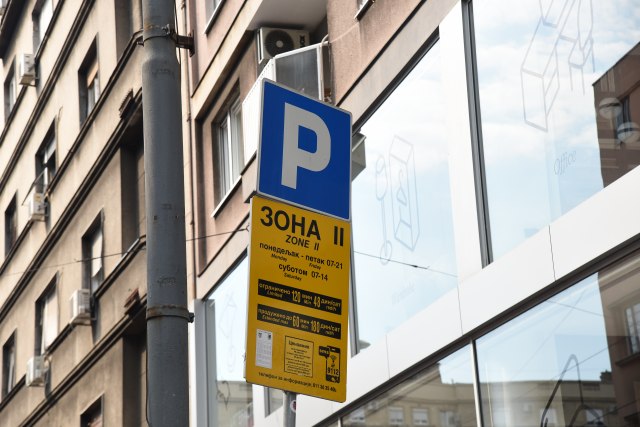 Parkiranje ogranièeno na jedan sat: Niška Ulica Ðuke Diniæ prelazi u ekstra zonu