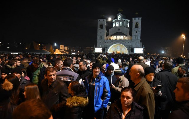Abazovic dismissed police director; Media: Arrests in front of the Temple continued