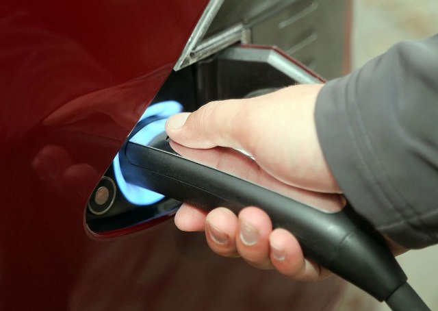 Koliko su električni automobili zaista ekološki: Otkrivene veće emisije opasnih čestica