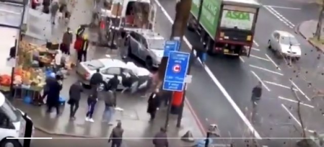 London: The car crashed into pedestrians, there are injured VIDEO