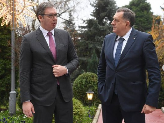 Vučić and Dodik met: Friendly conversation in difficult and challenging times PHOTO