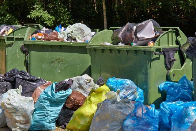 Radno i za praznik: JKP Standard iz Šida i 1. januara odvozi smeæe
