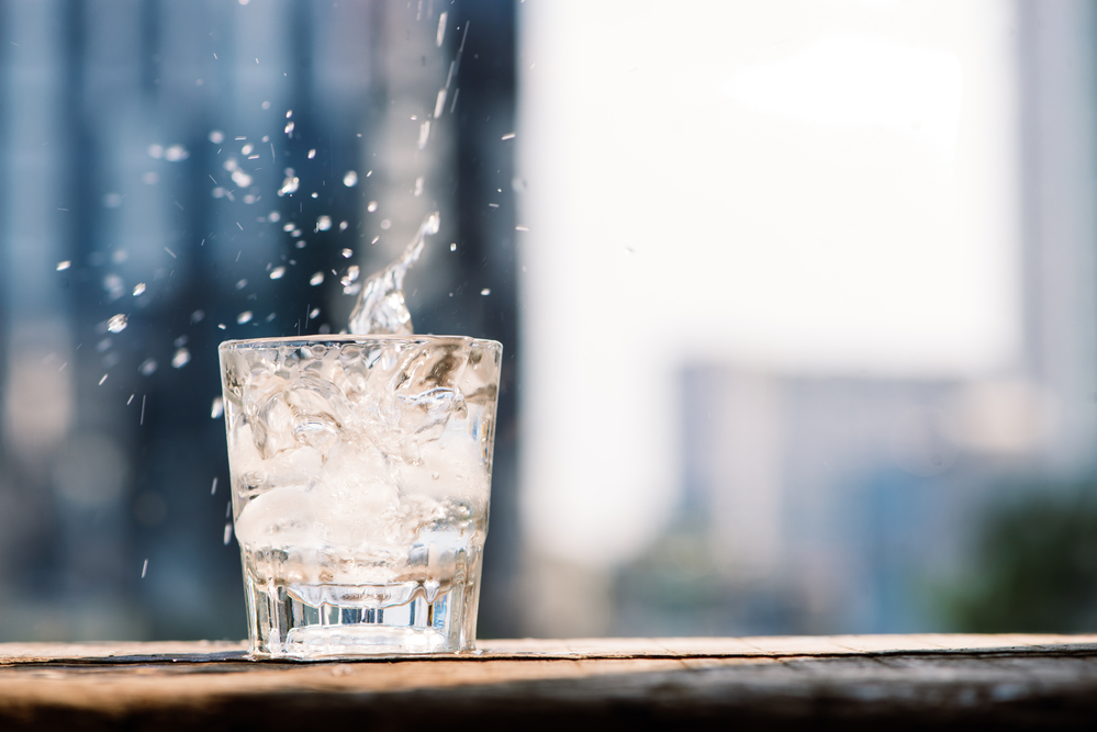 Ova voda je najmoćniji borac protiv bolesti: Dovoljno je da je pijete dva puta nedeljno!(RECEPT)