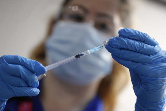 "Doctors who do not want to be vaccinated should change their profession"