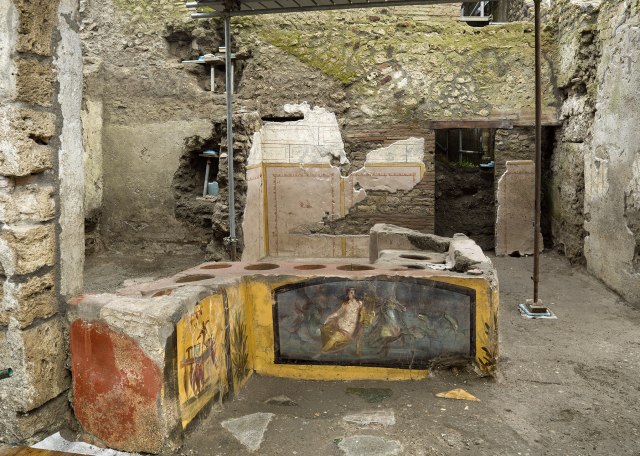 Otkriven drevni "fast fud" restoran netaknut u zatrpanoj Pompeji FOTO/VIDEO