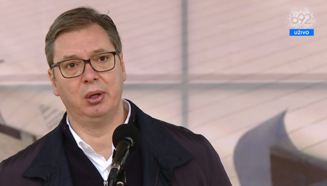 Vučić: Raduje me što nas optužuju što šaljemo lekove i vakcine, a ne tenkove VIDEO