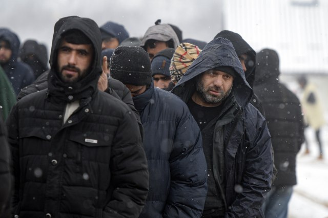 BiH: Migranti smešteni u šatore