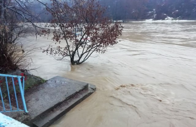 Poplave na jugu Srbije: Vanredno stanje u Nišu; evakuisane 34 osobe VIDEO/FOTO