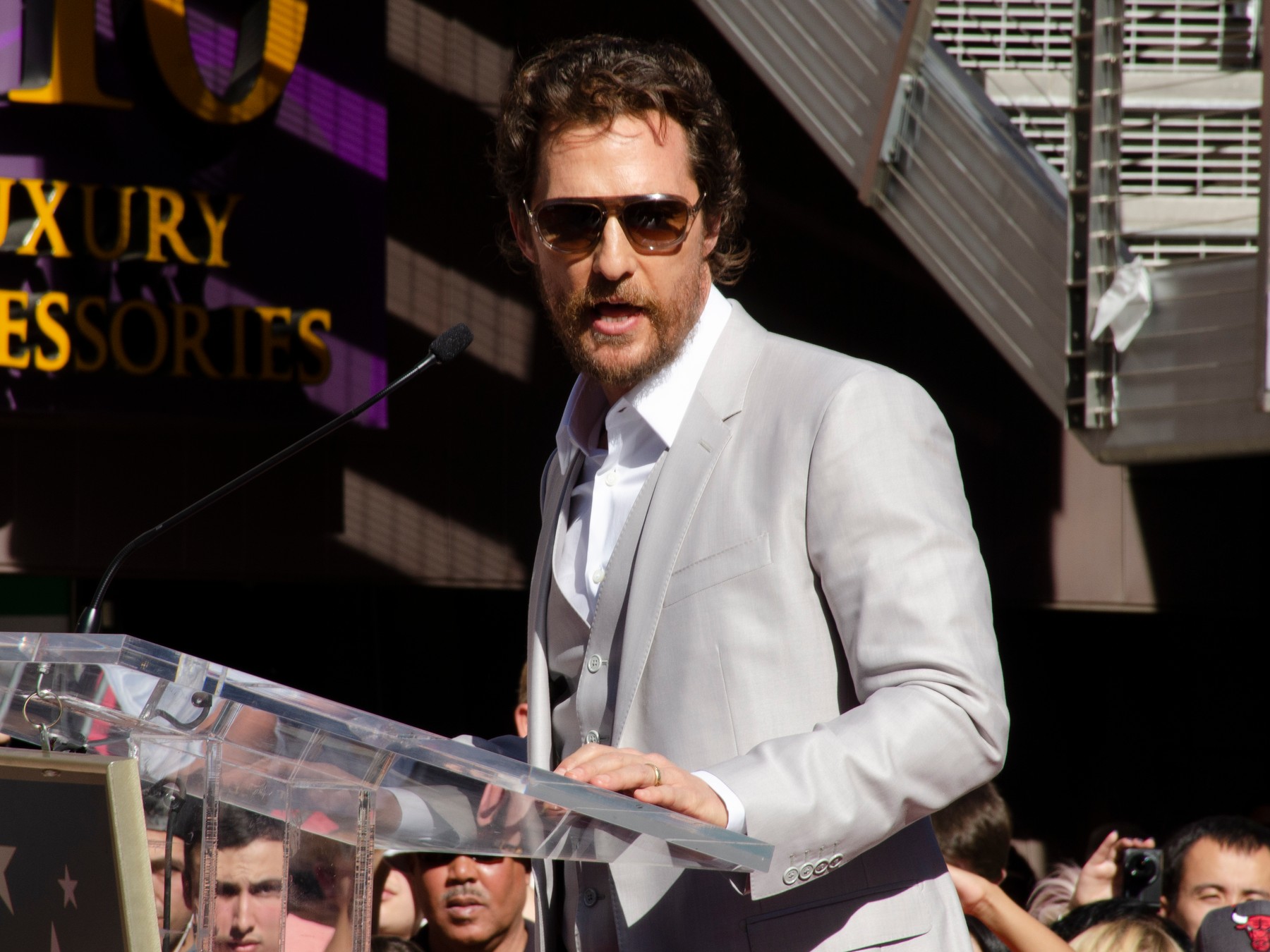 Metju Mekonahi imao je burno detinjstvo uz roditelje koji su se tukli i međusobno zlostavljali