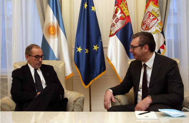 Vučić primio u oproštajnu posetu ambasadora Argentine FOTO