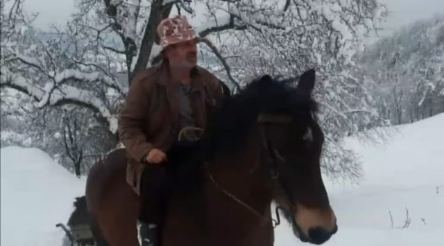 Kad sneg i led okuju Sjenicu - na put moguæe jedino na konju FOTO