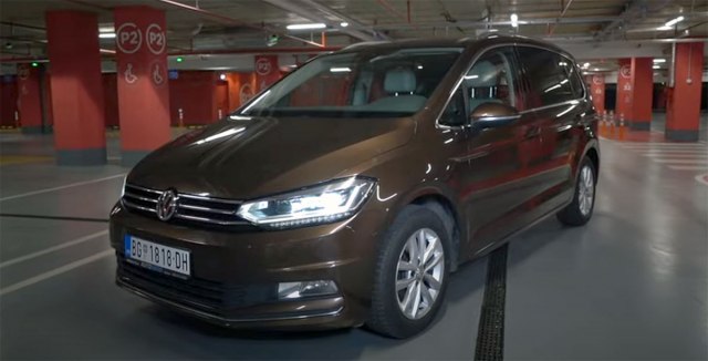 Test polovnjaka: VW Touran – porodièni "spejs-šatl" sa sedam sedišta VIDEO