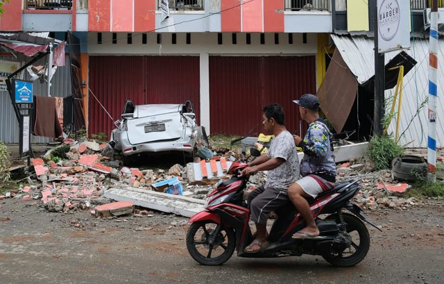 Jak zemljotres u Indoneziji: Raste broj mrtvih, na stotine povreðeno FOTO
