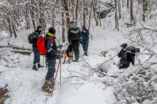 Nestala dva muškarca u Dragačevu, a sneg do kolena FOTO