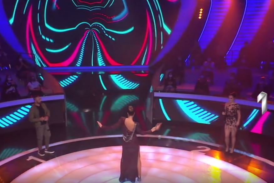 NEVIĐENE SCENE U ZVEZDAMA GRANDA! Voditeljka UKRALA ŠOU kandidatima: Sanja izašla na scenu i zanjihala kukovima - žiri u transu!