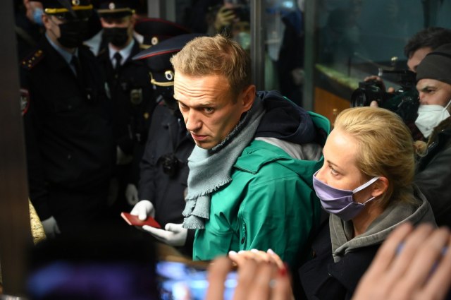 Navaljni priveden nakon sletanja u Moskvu; biæe u pritvoru do odluke suda VIDEO/FOTO