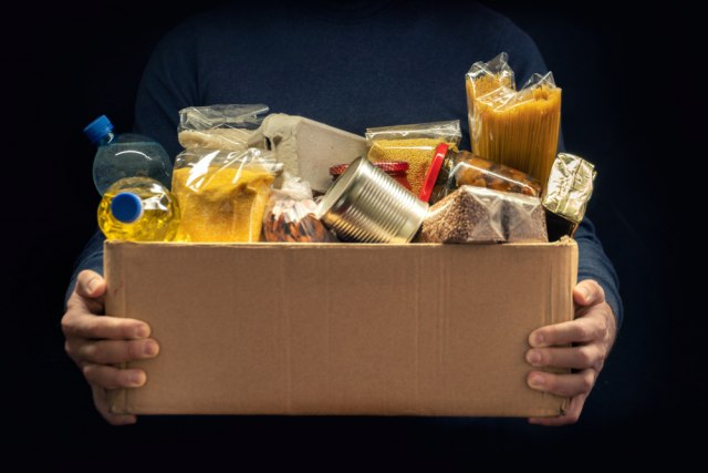 Subotièkoj grupi dostavljeno pet tona hrane: Paketi pomoæi za ugrožene