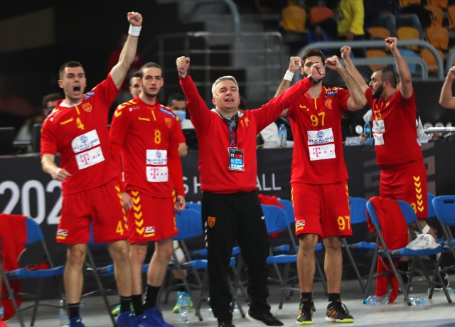Makedonci i Rusi pobedama do druge faze