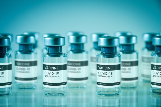 Bizarno upozorenje rabina: Tvrdi da vakcine pretvaraju ljude u gejeve