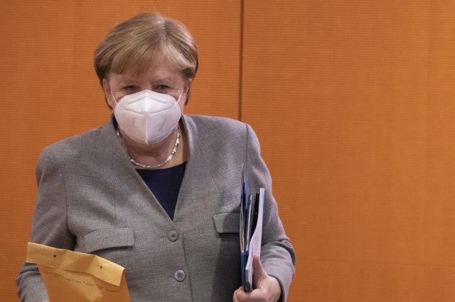 Procurile informacije: Merkelova stavlja Nemačku pod ključ