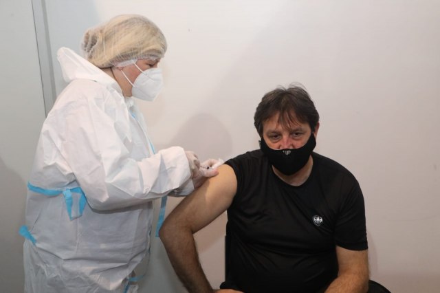 Gašić izabrao kinesku vakcinu: Masovna imunizacija jedini način da pobedimo koronu FOTO