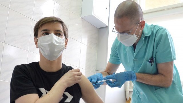 Local politicians rolling up their sleeves: Which vaccines did they choose? - Vimarsana News