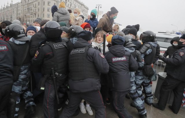 SAD osudile postupanje sa demonstrantima u Rusiji