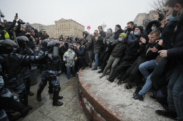 "Dragi graðani, ovo okupljanje je nezakonito": Protesti širom Rusije, uhapšeno više od 3.500 ljudi VIDEO/FOTO