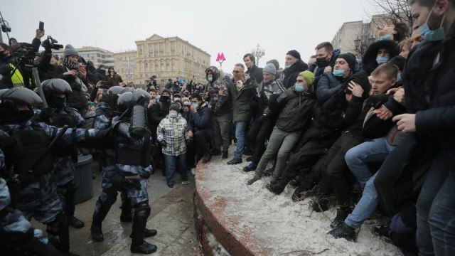 "Dear citizens, this gathering is illegal": Chaos and arrests in Moscow VIDEO / PHOTO - Vimarsana News