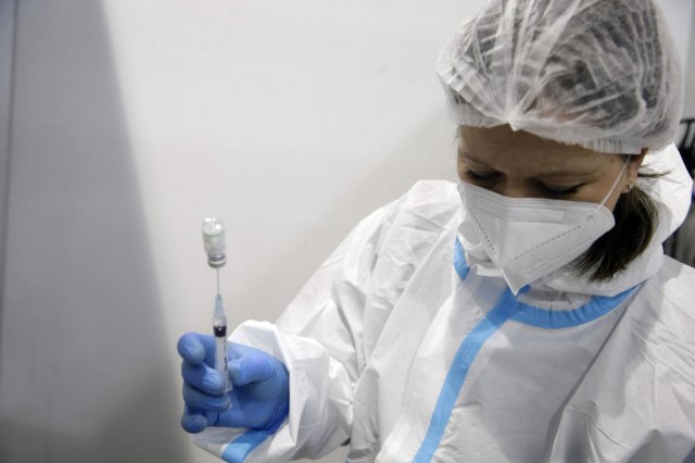 Srbija treća u Evropi: 200.000 vakcinisanih; Izolovan britanski soj virusa