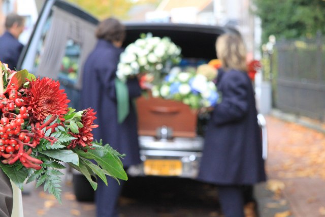 Ženu (85) proglasili mrtvom od korone, 9 dana posle sahrane vratila se kuæi