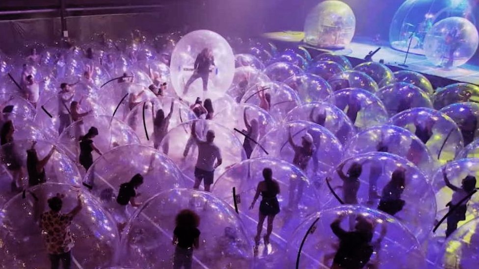 Korona virus i muzika: Flejming Lips priredio jedinstvene "balon koncerte" u Oklahomi