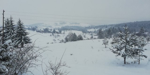 Pao sneg do kolena, negde i preko metar; "Ponovo je totalna snežna blokada" FOTO