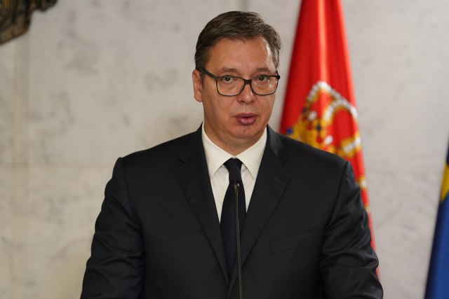 Građanima u maju i novembru po 30 evra, penzionerima još 50; Vučić: 