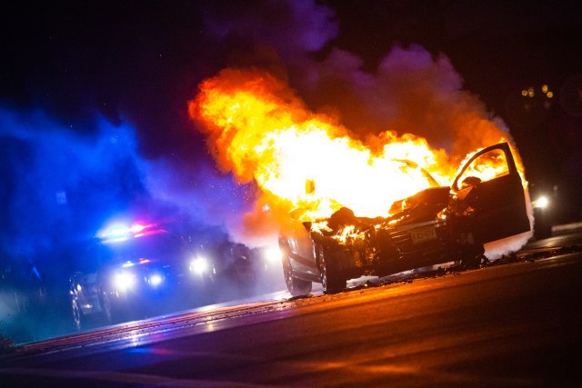 Sarajevo: Zapalio se automobil u pokretu