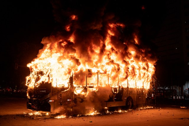 Najmanje 53 poginula - sudar autobusa i kamiona koji je prevozio gorivo VIDEO/FOTO