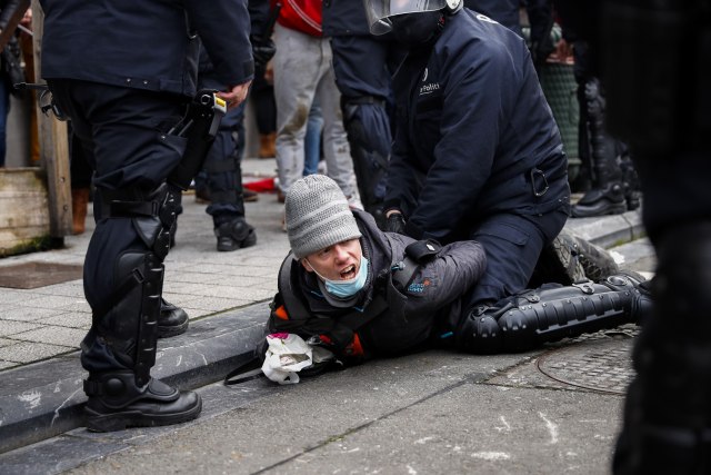 500 uhapšenih u Briselu; Noževi i petarde - "To nisu predmeti za miran skup" VIDEO/FOTO
