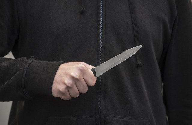 Smederevska Palanka: Uèenica osnovne škole ubola nastavnicu nožem u glavu