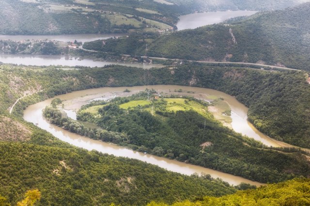 Izlila se Zapadna Morava: Poplavljeno preko 200 hektara zemlje